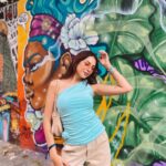 Nitibha Kaul Instagram – Street 🎨 in São Paulo

Top @kaykay_label @alistclub
Jeans @zara 
Shoes @onitsukatigerindia 
Bag @easthide__ 
Sunnies thrifted

#OOTD #FitCheck #StreetArt #BatmanAlley #StreetStyle #GraffitiWall Batman Alley