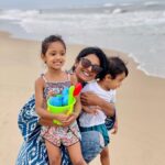 Nivedhithaa Sathish Instagram - Beach babies! 🤍