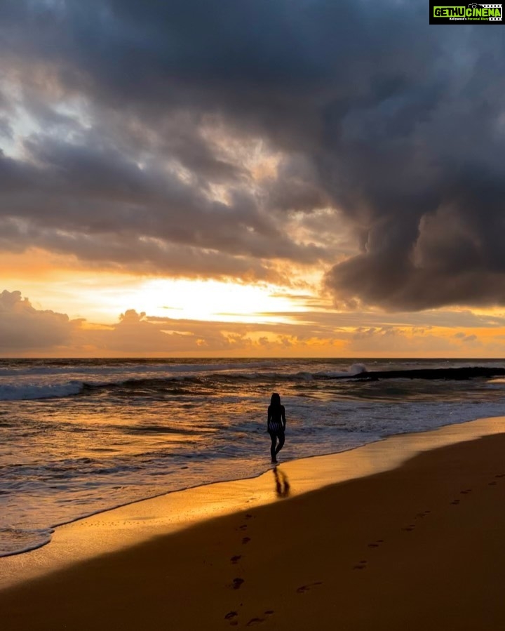 Nivedhithaa Sathish Instagram - It's called a 'calling' for a reason. It speaks to you. Once you find it, you can't ignore it. It's like background music - never turning off, but making life more beautiful. Your destiny won't be a whisper. It will be a scream. 🌅 #Sunsetlover #Coastline #Srilanka #lustforlife Kosgoda, Sri Lanka