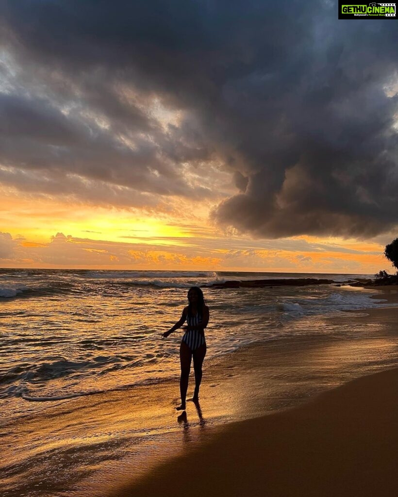 Nivedhithaa Sathish Instagram - It's called a 'calling' for a reason. It speaks to you. Once you find it, you can't ignore it. It's like background music - never turning off, but making life more beautiful. Your destiny won't be a whisper. It will be a scream. 🌅 #Sunsetlover #Coastline #Srilanka #lustforlife Kosgoda, Sri Lanka
