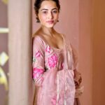 Niyati Fatnani Instagram – 🌸

Wearing: @aachho 
.
.
.
.
#pink #friday #goodvibes #niyatifatnani