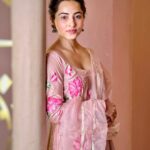 Niyati Fatnani Instagram - 🌸 Wearing: @aachho . . . . #pink #friday #goodvibes #niyatifatnani