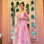 Niyati Fatnani Instagram - 🌸 Wearing: @aachho . . . . #pink #friday #goodvibes #niyatifatnani