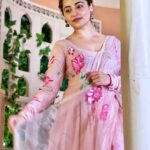 Niyati Fatnani Instagram - 🌸 Wearing: @aachho . . . . #pink #friday #goodvibes #niyatifatnani