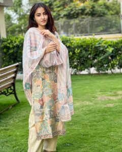 Niyati Fatnani Instagram - Surrender ☘️ Wearing: @nehamtaonline Stylist: @styling.your.soul . . . . #trusttheprocess #goodvibes #dreambig #niyatifatnani