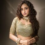 Niyati Fatnani Instagram - You are 🍏 of my eye.... Tera chaleya hai zor, teri hui main...🎵 Makeup & Hair: @makeoverbysejalthakkar @celebsmakeupbysejal Photography : @deepak_das_photography Styling : @purvabansal5 Outfit : @rajkumari_by_richahaware Jewellery : @sejalcreation23 Studio :@backstage_mumbai Managed by : @trending_influencers . . . . #love #hope #miracle #saturday #niyatifatnani