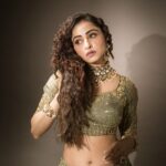 Niyati Fatnani Instagram - You are 🍏 of my eye.... Tera chaleya hai zor, teri hui main...🎵 Makeup & Hair: @makeoverbysejalthakkar @celebsmakeupbysejal Photography : @deepak_das_photography Styling : @purvabansal5 Outfit : @rajkumari_by_richahaware Jewellery : @sejalcreation23 Studio :@backstage_mumbai Managed by : @trending_influencers . . . . #love #hope #miracle #saturday #niyatifatnani