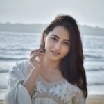 Niyati Fatnani Instagram - उल्फ़त....🤍🤍🤍 Wearing: @nehamtaonline Stylist: @styling.your.soul . . . . #white #is #my #favourite #saturday #niyatifatnani