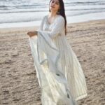 Niyati Fatnani Instagram - उल्फ़त....🤍🤍🤍 Wearing: @nehamtaonline Stylist: @styling.your.soul . . . . #white #is #my #favourite #saturday #niyatifatnani
