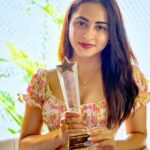 Niyati Fatnani Instagram – Firsts are always sooo special 🏆♥️
Thank you @stareminenceawards for the recognition and thank you Asmita coz it was fun embodying you .
Thank you to my Dear Ishq family and all the fans who loved the show . ✨
Feeling humbled, grateful. God bless all🫶🙏🏽
@castingkartikpaliwalofficial @paliwalentertainment 
.
.
.
.
.
#stareminenceaward2023 #dearishq #asmita #hotstar #feelingblessed #gratitude #niyatifatnani