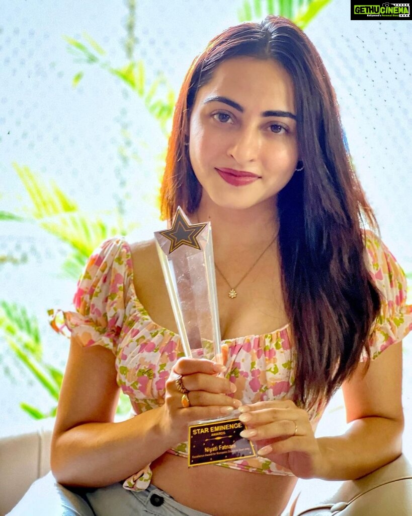 Niyati Fatnani Instagram - Firsts are always sooo special 🏆♥️ Thank you @stareminenceawards for the recognition and thank you Asmita coz it was fun embodying you . Thank you to my Dear Ishq family and all the fans who loved the show . ✨ Feeling humbled, grateful. God bless all🫶🙏🏽 @castingkartikpaliwalofficial @paliwalentertainment . . . . . #stareminenceaward2023 #dearishq #asmita #hotstar #feelingblessed #gratitude #niyatifatnani
