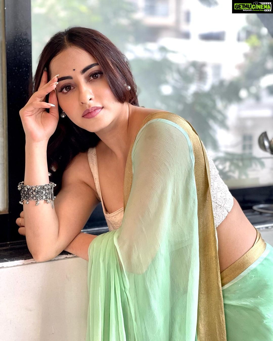 Niyati Fatnani Instagram - Me mostly last month๐๏ธโโ๏ธ๐ถ๐๐ธโฅ๏ธ๐ . . . . #ramdom #me #sing #carrides #shoot #actorslife #niyatifatnani