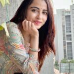 Niyati Fatnani Instagram - Surrender ☘️ Wearing: @nehamtaonline Stylist: @styling.your.soul . . . . #trusttheprocess #goodvibes #dreambig #niyatifatnani