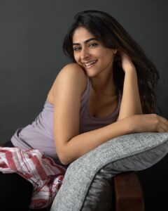 Palak Lalwani Instagram - Going bare face for a Photoshoot makes me nervous. I often find "flaws" that need to be covered.  However, I gave it a go this time. 
@riteshkrishnan made it feel like a breeze, and I gained some confidence 🤍