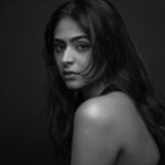 Palak Lalwani Instagram - Portraits with the beautiful @pallakl ♥ #portrait #riteshkrishnan #blackandwhite Mumbai - मुंबई