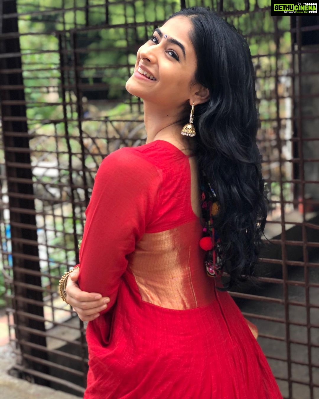 Palak Lalwani Instagram - Choose your vibe ✨👣