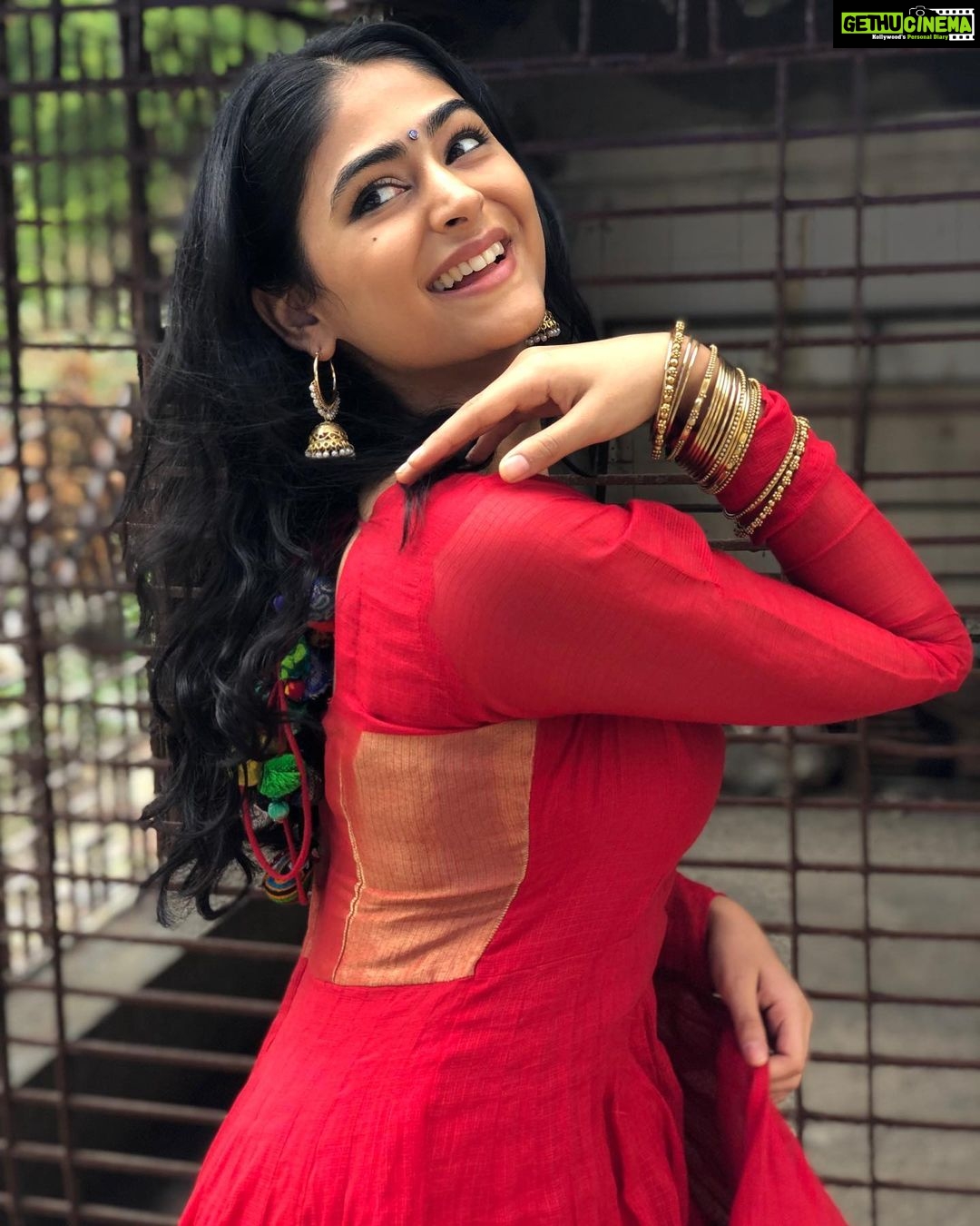 Palak Lalwani Instagram - Choose your vibe ✨👣