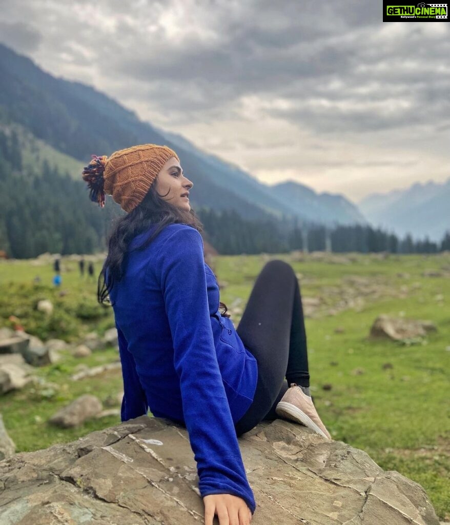 Palak Lalwani Instagram - First trek ever! @indiahikes made it so special Kashmir