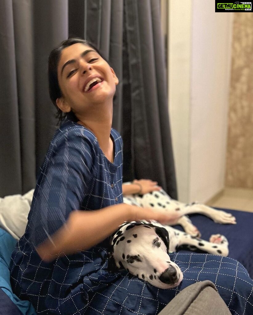 Palak Lalwani Instagram - All about love 🤭🖤🤍