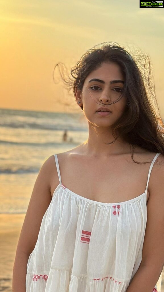 Palak Lalwani Instagram - The Warmth Of Coldplay and Sunsets . wearing @worldofcrow_