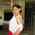 Palak Lalwani Instagram - @shehzeen.cassum inspires all the right vibes♥️