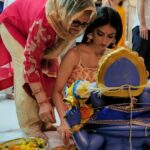 Palak Tiwari Instagram - Teaching momo what nani taught me. Ganapathi Bappa Morya, Pudhchya Varshi Lavkar yaa❤️🙏