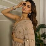 Palak Tiwari Instagram - 💗 @sjframes @hair_by_rahulsharma @makeupnhairbyankita @stylingbyvictor @sohail__mughal___ @dollyjstudio @miranabymegha @mozaati @dollyjstudio @h.ajoomal @janvijain123