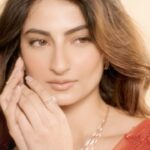 Palak Tiwari Instagram - Heeriye cause I’m wearing heeras get it? 🥺💎 @orrajewellery @kmundhe4442 @theohailakhanofficial @londonrag_in @ajaysonker