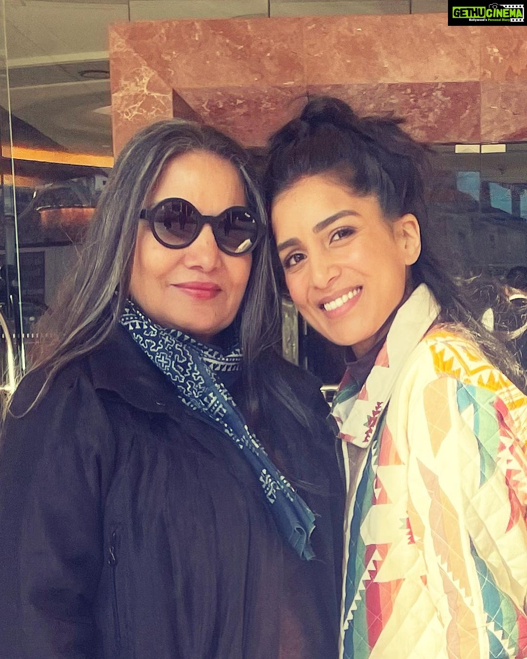 Pallavi Sharda Instagram - Our artisans are the keepers of our stories. And our weavers intricately thread our histories to furnish our present with beauty and our future with legacy. I was fortunate to witness the exquisite celebration of Indian weavers at @melbournemuseum with one of my inspirations @azmishabana18 (who when I happened to meet & perform for aged 6 and mention my dream of becoming an actress… a whole other story!) - a woman who is a keeper of our stories and whose legacy is inimitable - much like the art & craftsmanship we witnessed on this day. @santati_then_now_next is still on at the Melbourne Museum until Sept 3rd. I urge any Melbournian who loves art, history & beauty and any South Asian who wishes to witness a rare exhibition of our history in Australia - go see it! Thank you @rohini.kapur.kappadath for the work you do!