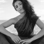 Pallavi Sharda Instagram – Sitting on the Meridian which holds the cusp of my ancestral past and futures, two cultures, two continents – wrapped in a sari I found in my mother’s closet that afternoon. 

Shot by @mauro_palmieri_photographer on the dunes of City Beach in WA on the sacred land of the Nyoongar people, on the Ocean my parents traversed to call this great southern land home. 
Sometimes the liminality of this land digs deeper than words can express. 

Yesterday was #nationalhandloomday. A moment – amongst many –  to celebrate the artisans who weave the threads that envelope us in our histories.

HMU @nadiaduca 
Camera Assist: @chrismartinstudio
Sari: mama’s 
Jewels: @miromirostudio Indian Ocean