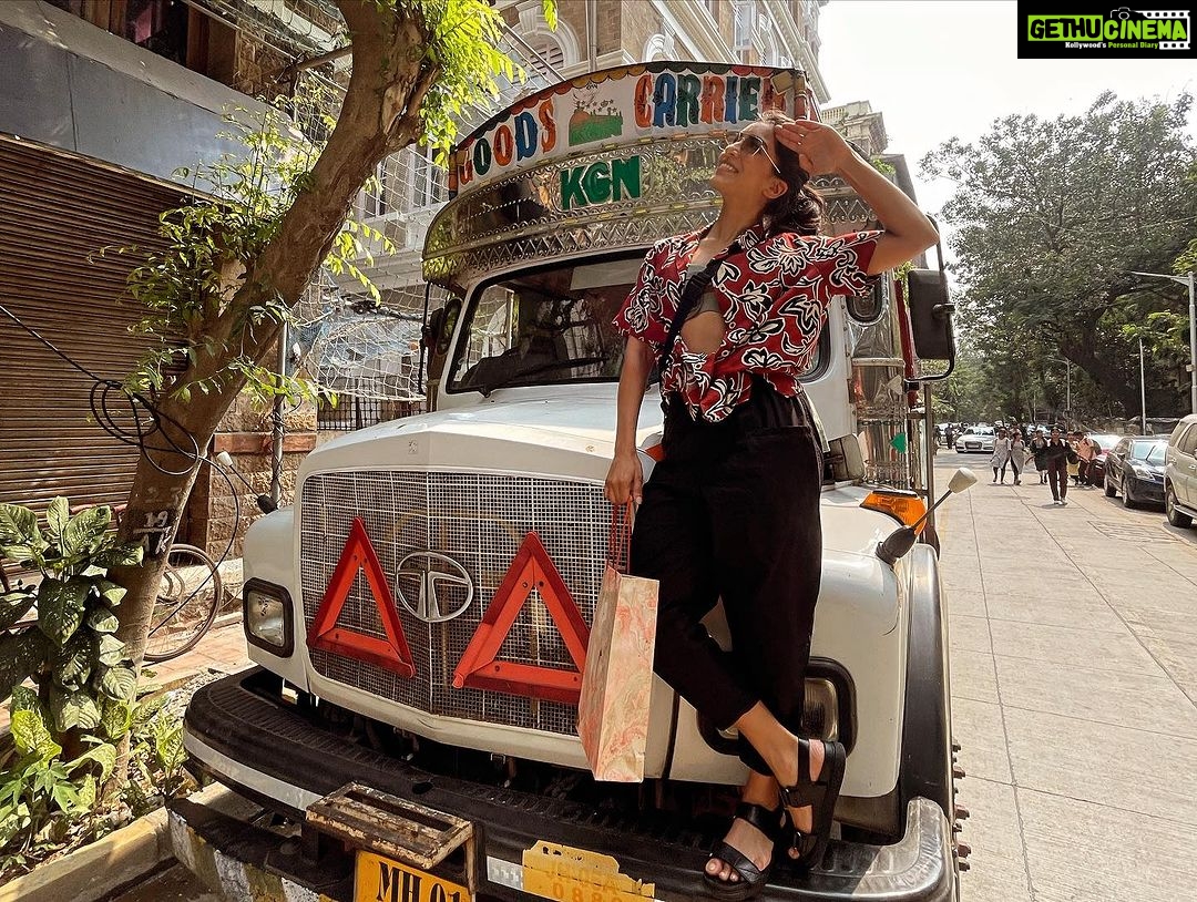 Pallavi Sharda Instagram - Happy little day in the South of Bombay.