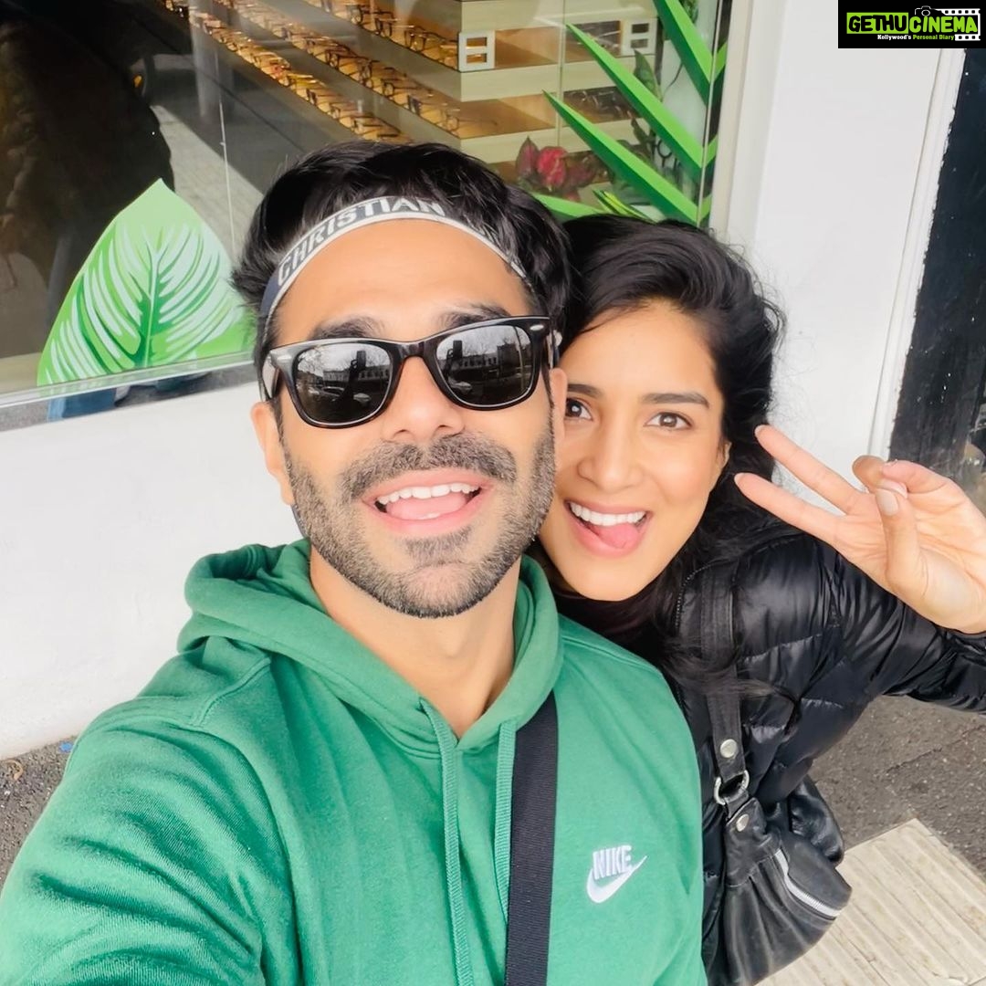 Pallavi Sharda Instagram - When BOM came to MEL 💚 @aparshakti_khurana
