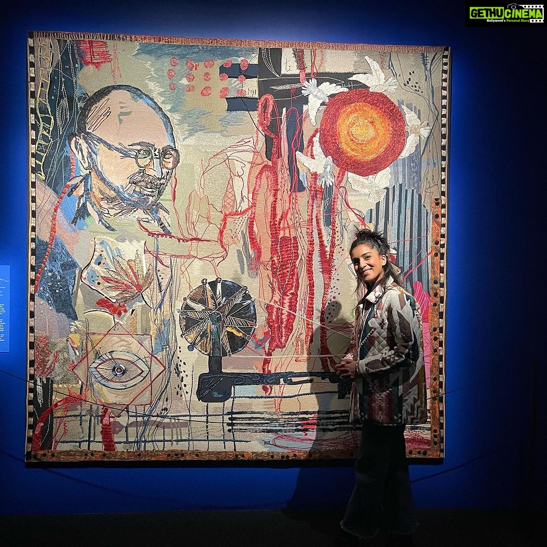Pallavi Sharda Instagram - Our artisans are the keepers of our stories. And our weavers intricately thread our histories to furnish our present with beauty and our future with legacy. I was fortunate to witness the exquisite celebration of Indian weavers at @melbournemuseum with one of my inspirations @azmishabana18 (who when I happened to meet & perform for aged 6 and mention my dream of becoming an actress… a whole other story!) - a woman who is a keeper of our stories and whose legacy is inimitable - much like the art & craftsmanship we witnessed on this day. @santati_then_now_next is still on at the Melbourne Museum until Sept 3rd. I urge any Melbournian who loves art, history & beauty and any South Asian who wishes to witness a rare exhibition of our history in Australia - go see it! Thank you @rohini.kapur.kappadath for the work you do!