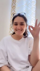 Pankhuri Awasthy Rode Instagram - Sitting dancing eating all at once! 🌝🌚

#alsochewinginbetween #dancing #sitting #multitasker  #basicallyamom #dance #trend