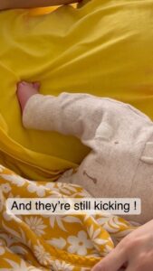 Pankhuri Awasthy Rode Instagram - and don’t underestimate the strength these little feet possess.. feat. Raditya 🦵🏻👶🏻🦶🏻

Also courtesy the sit up sets that daddy makes you do! @rodegautam 

#babyfeet #babykicks #babies #love #twinmom #feedfeed #happy