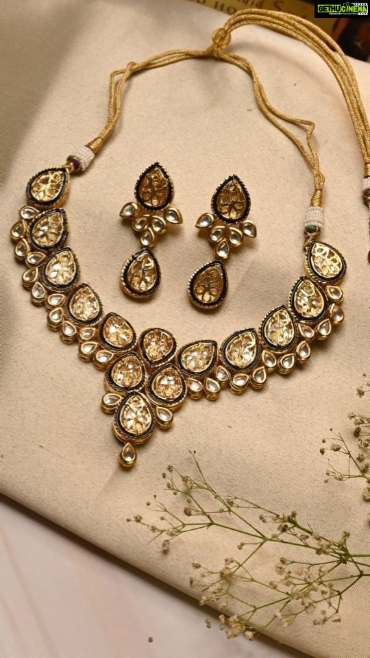 Pankhuri Awasthy Rode Instagram - Embrace the art of subtlety with our stunning Muhani necklace.π . . . . #houseofaekaya #indianjewellery #jewellerydesign #madeinindia #necklace #jewellerylove #festivewear #festivecollection Festive jewellery, Festive season, choker, kundan choker