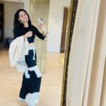 Pankhuri Awasthy Rode Instagram – The most trusty combo ever- black&white and a crop and baggy pants! Don’t you agree? 🖤

.
.
.
#ootd #love #whatiwore #explore #fashionstyle #streetstyle