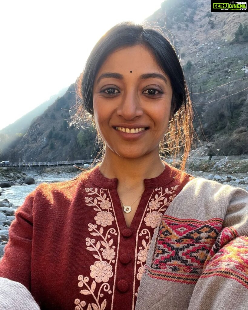 Paoli Dam Instagram - Saloni Dabral ❤️ Charlie Chopra and The Mystery of Solang Valley, streaming only on SonyLIV. Watch now if you haven’t yet. . . . . #CharlieChopraOnSonyLIV #CharlieChopra #TuskTaleFilms #streamingonsonyliv #mysteryofsolangvalley #salonidabral #reelcharacter #actorslife #watchnow #webserise #newwork #sonylivoriginals #agathachristie #sonyliv #sonylivindia #mysteriousstory #instagram #instarepost #instacarousel #paolidam #paolidamofficial