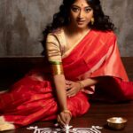 Paoli Dam Instagram - শুভ মহা সপ্তমী 🌼 . . . Shoot for @calcuttatimes @chandrimapal @ruman_ganguly Styling by @poulami.rgupta Saree by @straavi Blouse by @avijitdasofficial_bengal Makeup & Hair by @abhijitpl2 Assisted by @sanandalaha Photographed by @tathagataghosh . . . . #subhomahasaptami #pujoshoot #portraits #portraitphotography #durgamaa #redsaree #bangaliana #festivecollection #festivemodeon #instarepost #instagram #instafit #instacarousel #potd #paolidam #paolidamofficial