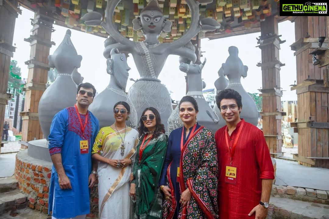 Paoli Dam Instagram - আড্ডা আনন্দ হৈহুল্লোড়ে কাটলো @zee24ghanta -এর মহাপুজোর খোঁজ। সকলকে জানাই শুভ শারদীয়া। . . . . #pujoadda #pandalhopping #mahapujo #durgapuja #happiness #subhosarodiya #instagram #instapost #potd #paolidam #paolidamofficial