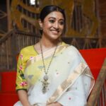 Paoli Dam Instagram - 💛🤍 Styling by @poulami.rgupta Jewellery by @dazzlingdanglersbyruchi Blouse by @sayantighoshdesignerstudio Makeup by @makeupartist_sourav Hair by @shyamali.das.7583 . Photographed by @avipal_official . . . #yellow #white #sareelove #instagram #carouselpost #instafit #postoftheday #potd #pujolook #outfitoftheday #lookoftheday #instarepost #paolidam #paolidamofficial