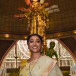 Paoli Dam Instagram - 💛🤍 Styling by @poulami.rgupta Jewellery by @dazzlingdanglersbyruchi Blouse by @sayantighoshdesignerstudio Makeup by @makeupartist_sourav Hair by @shyamali.das.7583 . Photographed by @avipal_official . . . #yellow #white #sareelove #instagram #carouselpost #instafit #postoftheday #potd #pujolook #outfitoftheday #lookoftheday #instarepost #paolidam #paolidamofficial