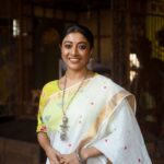Paoli Dam Instagram - 💛🤍 Styling by @poulami.rgupta Jewellery by @dazzlingdanglersbyruchi Blouse by @sayantighoshdesignerstudio Makeup by @makeupartist_sourav Hair by @shyamali.das.7583 . Photographed by @avipal_official . . . #yellow #white #sareelove #instagram #carouselpost #instafit #postoftheday #potd #pujolook #outfitoftheday #lookoftheday #instarepost #paolidam #paolidamofficial