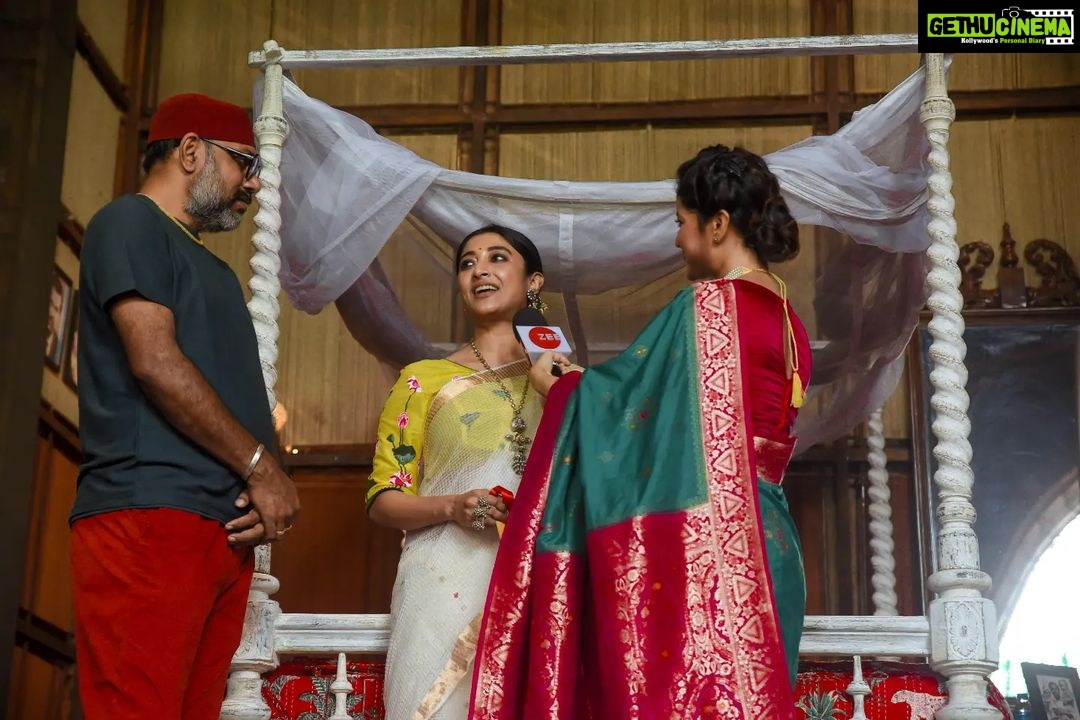 Paoli Dam Instagram - আড্ডা আনন্দ হৈহুল্লোড়ে কাটলো @zee24ghanta -এর মহাপুজোর খোঁজ। সকলকে জানাই শুভ শারদীয়া। . . . . #pujoadda #pandalhopping #mahapujo #durgapuja #happiness #subhosarodiya #instagram #instapost #potd #paolidam #paolidamofficial