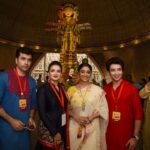 Paoli Dam Instagram - আড্ডা আনন্দ হৈহুল্লোড়ে কাটলো @zee24ghanta -এর মহাপুজোর খোঁজ। সকলকে জানাই শুভ শারদীয়া। . . . . #pujoadda #pandalhopping #mahapujo #durgapuja #happiness #subhosarodiya #instagram #instapost #potd #paolidam #paolidamofficial