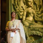 Paoli Dam Instagram - “অচিন্ত্যরূপচরিতে সর্ব্বশত্রু বিনাশিনি। রূপং দেহি জয়ং দেহি যশো দেহি দ্বিষো জহি।।” 🌸🌼 . . . . #subhosarodiya #DurgaPuja2023 #subhochaturthi #duggadugga #durgamaa #lookoftheday #pujolook #sareelove #bangaliana #pujovibes #happiness #instagram #instagood #instafit #potd #paolidam #paolidamofficial