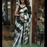Paoli Dam Instagram - Styled by @poulami.rgupta Saree @vilasabengal Jewellery @doribymeghnamaniar Makeup @makeupartist_sourav Hair @shyamali.das.7583 Photographed by @avipal_official . . . . . #ethnicwear #white&black #sareelover #portraits #photographs #portraitphotography #instafit ##instagood #instacarousel #paolidam #paolidamofficial