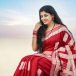 Papri Ghosh Instagram - U don’t need makeup for good photos, happiness is enough Saree @myvastras Photographer @cristooclicks #red #saree #actress #homely #nomakeup #terrace #photoshoot