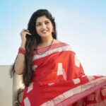 Papri Ghosh Instagram - U don’t need makeup for good photos, happiness is enough Saree @myvastras Photographer @cristooclicks #red #saree #actress #homely #nomakeup #terrace #photoshoot