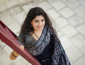 Papri Ghosh Instagram - Don’t just live- live every moment 😃 Saree @myvastras Photography @cristooclicks #beautiful #life #comfortable #soft #saree #actress #homely #photo #photoshoot